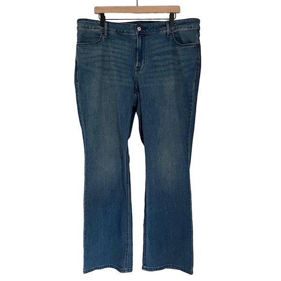 NEW Old Navy Women’s Mid Rise Wow Boot‎ Cut Denim Jeans Medium Wash Blue Size 20 - Picture 1 of 7